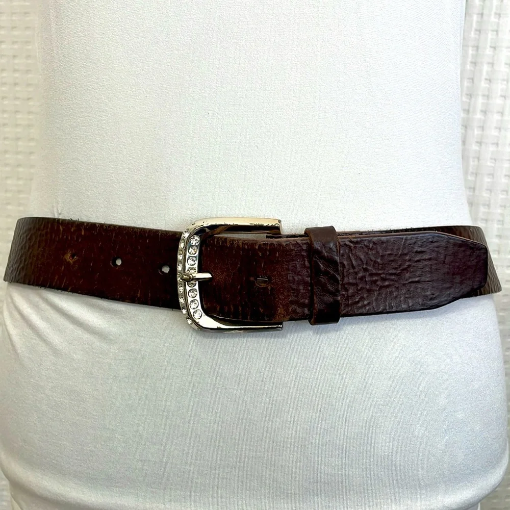 Fossil women’s Medium brown leather‎ belt. Silver buckle with rhinestones. EUC